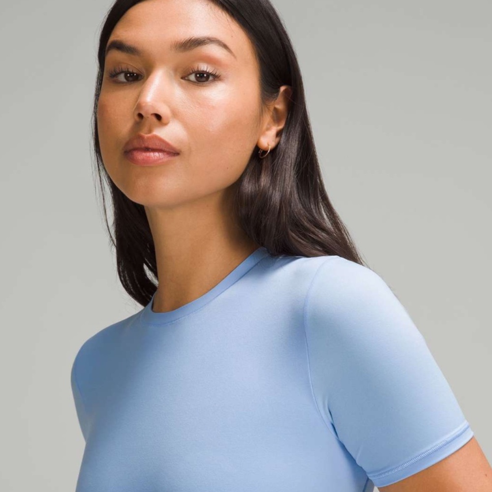 Lululemon Wundermost Short-Sleeve Crew Bodysuit (Size M) in Sinatra Blue - Picture 4 of 10